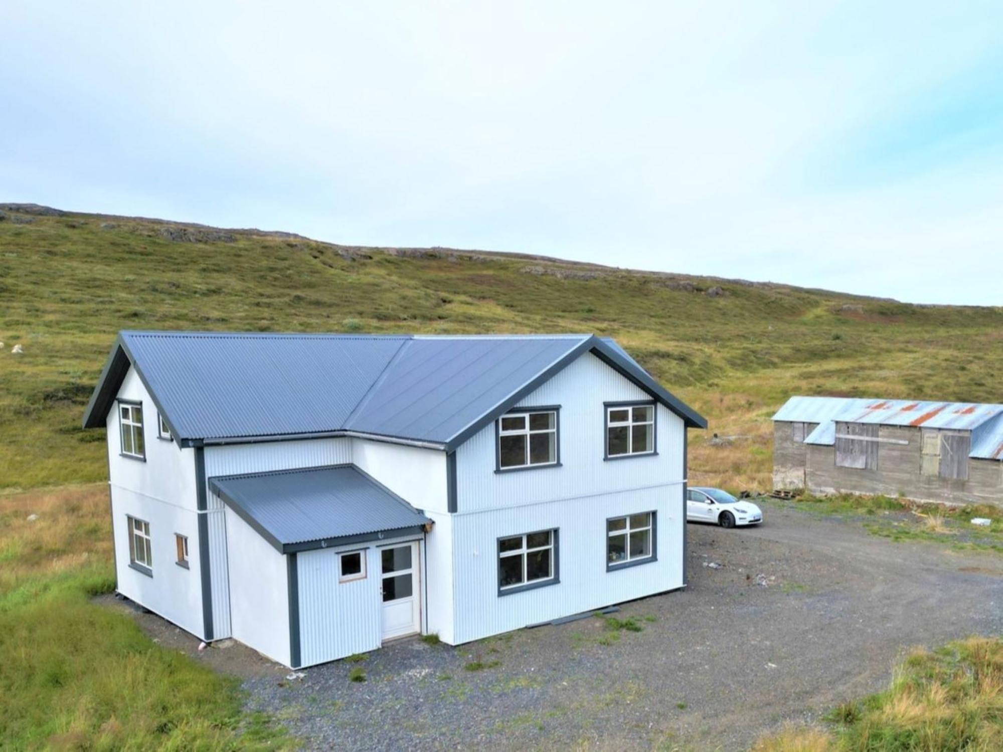 Lindarholl Guesthouse Stori-Bakki ภายนอก รูปภาพ
