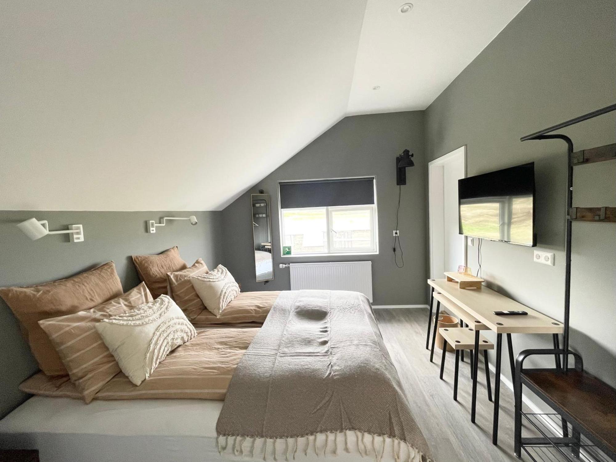Lindarholl Guesthouse Stori-Bakki ภายนอก รูปภาพ