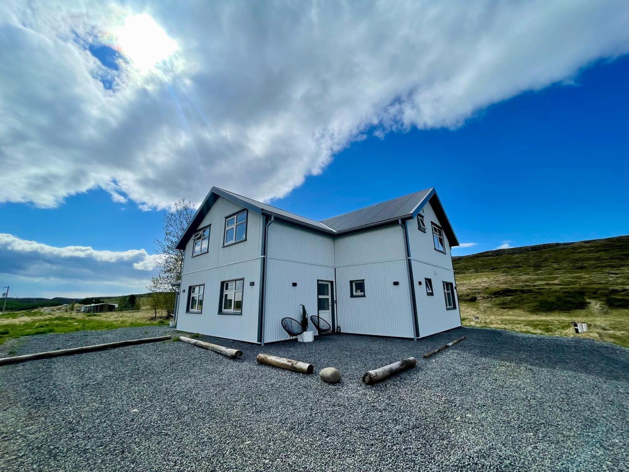 Lindarholl Guesthouse Stori-Bakki ภายนอก รูปภาพ